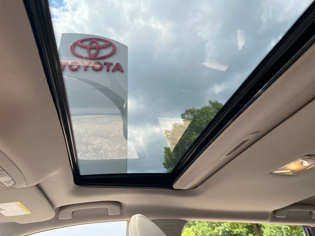 Used 2019 Blue Nissan SL image 27
