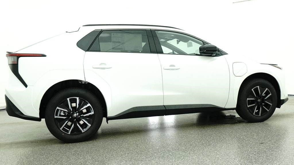 New 2026 Wind Chill Pearl <sup>1</sup> Toyota  XLE image 15