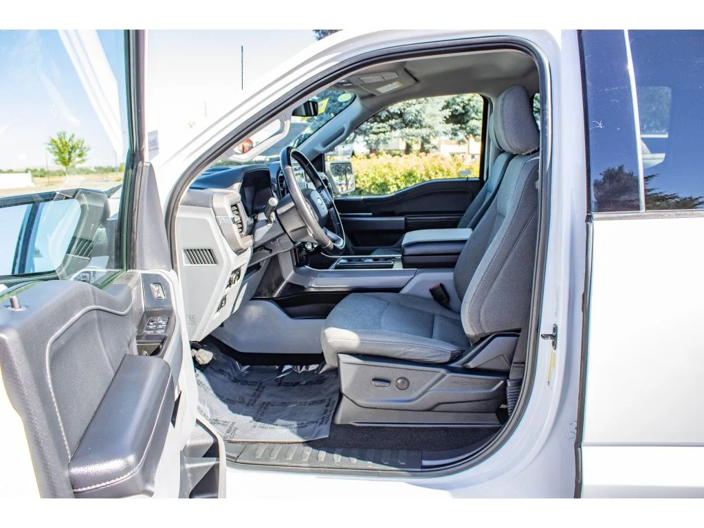Used 2024 Oxford White Ford XLT image 27