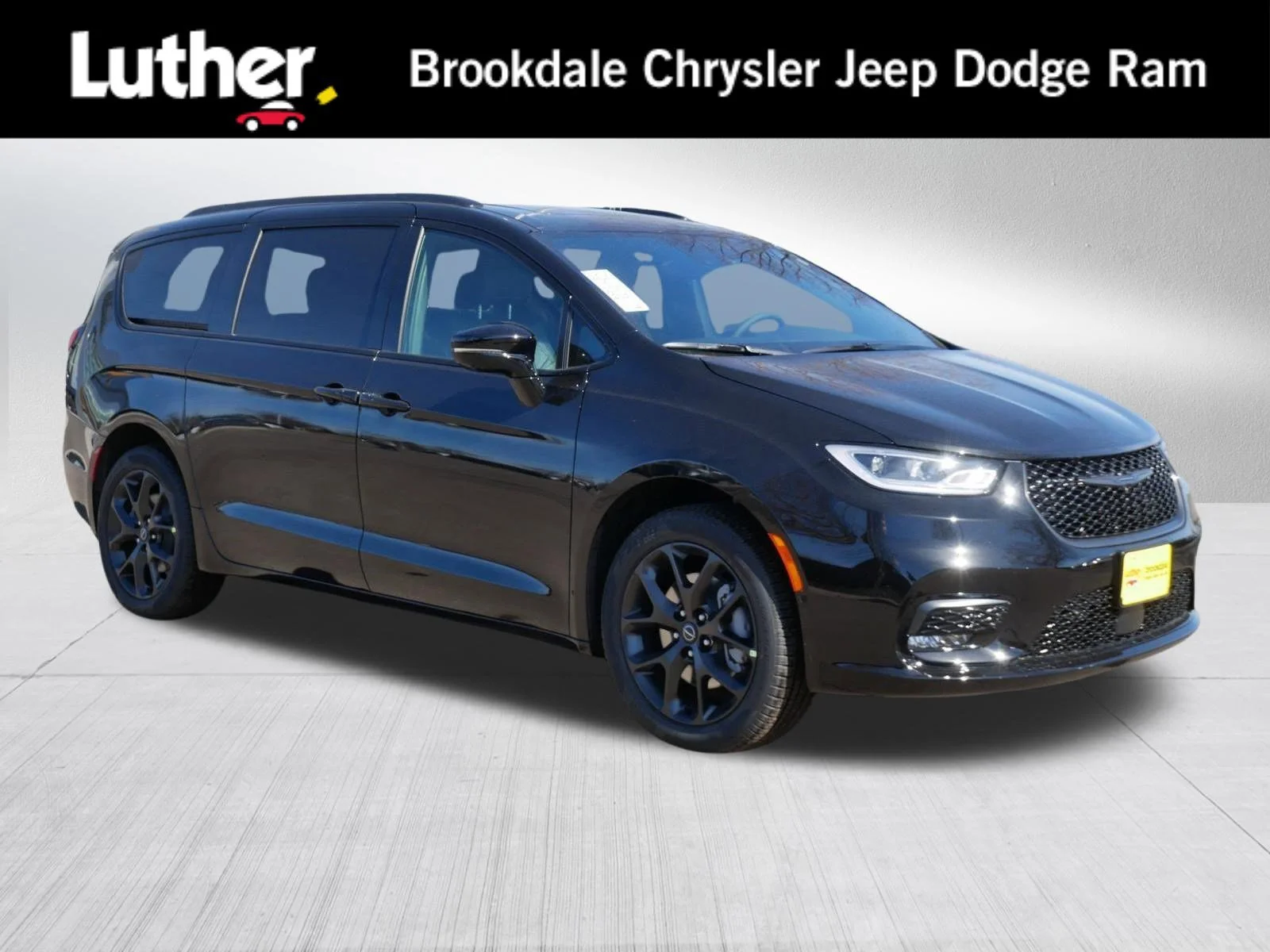 2026 Chrysler Pacifica Select AWD's photo