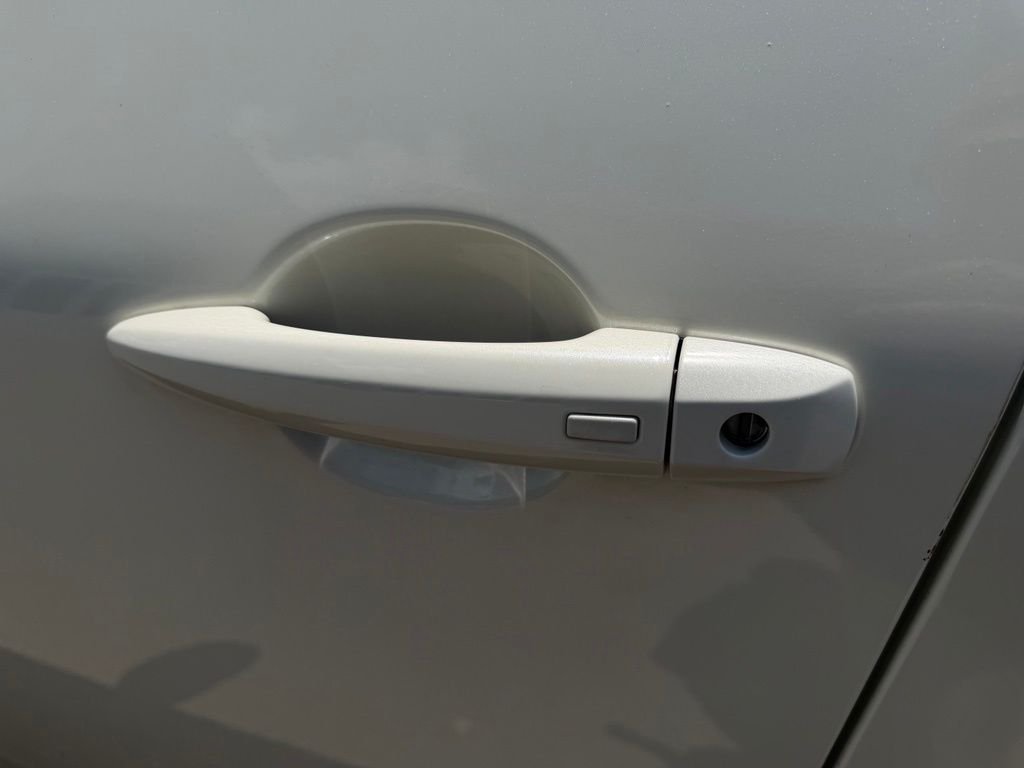 Used 2023 White Nissan SV image 3