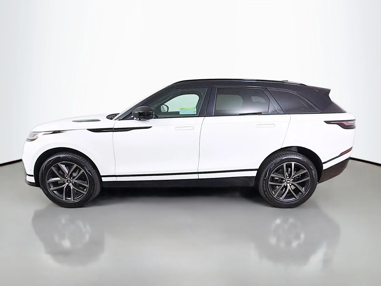 New 2026 Fuji White Land Rover Belgravia Edition image 2