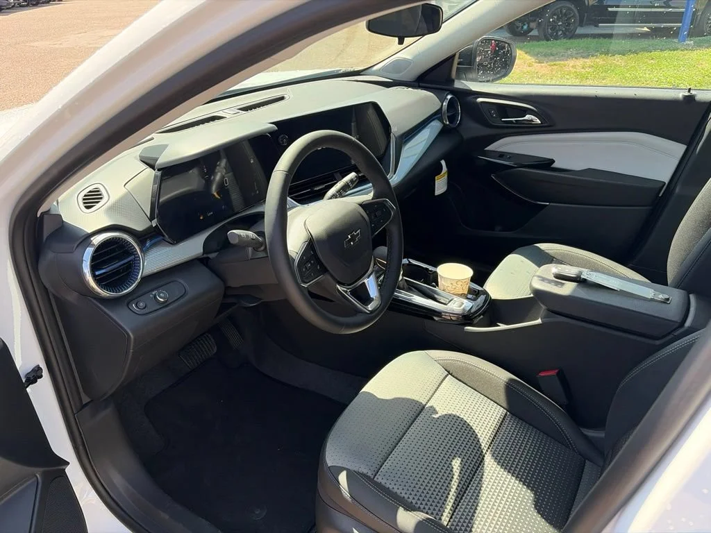 2026 Chevrolet Trax LT - Photo 9