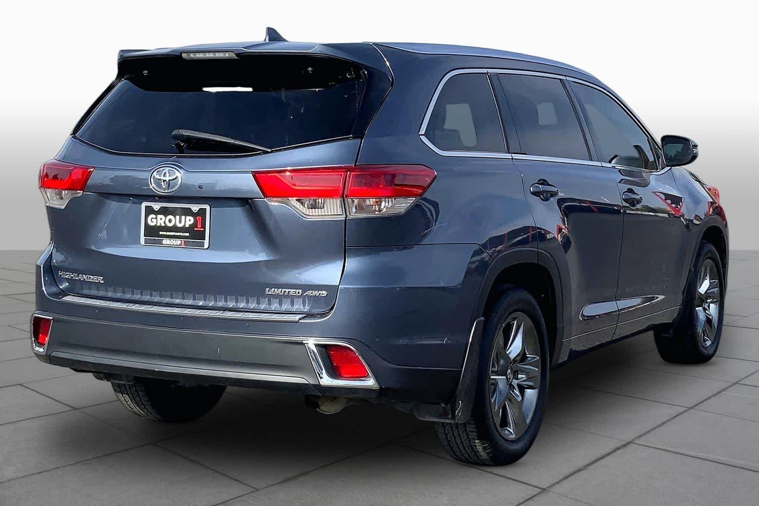 Used 2018 Shoreline Blue Pearl Toyota Limited Platinum image 13
