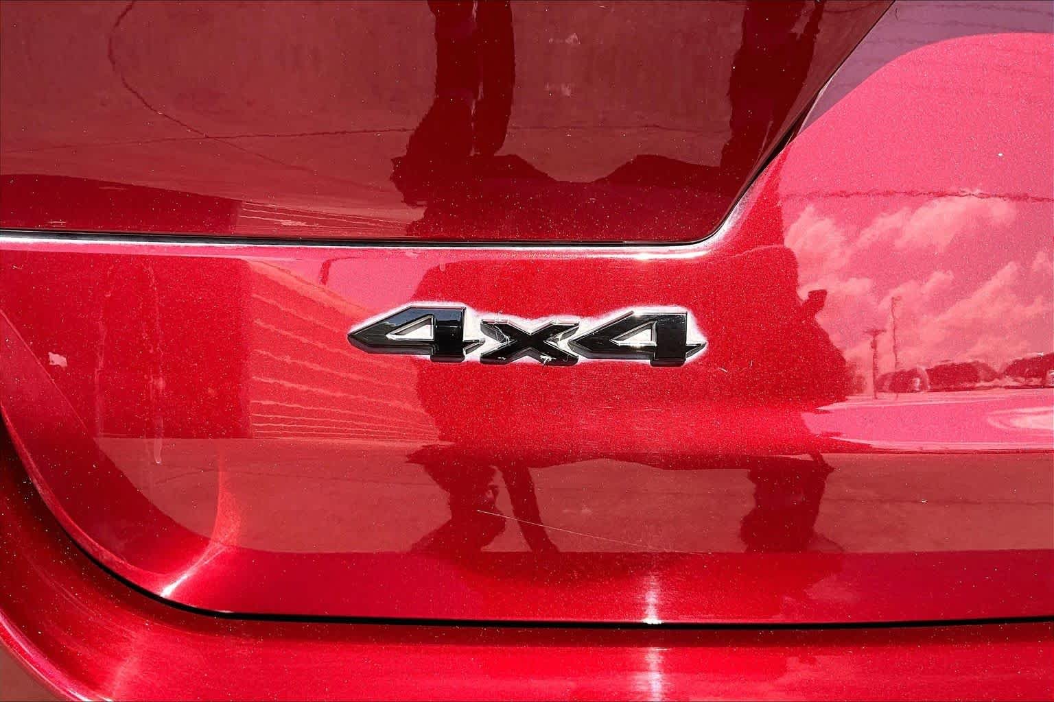 Used 2023 Velvet Red Pearlcoat Jeep Altitude image 31