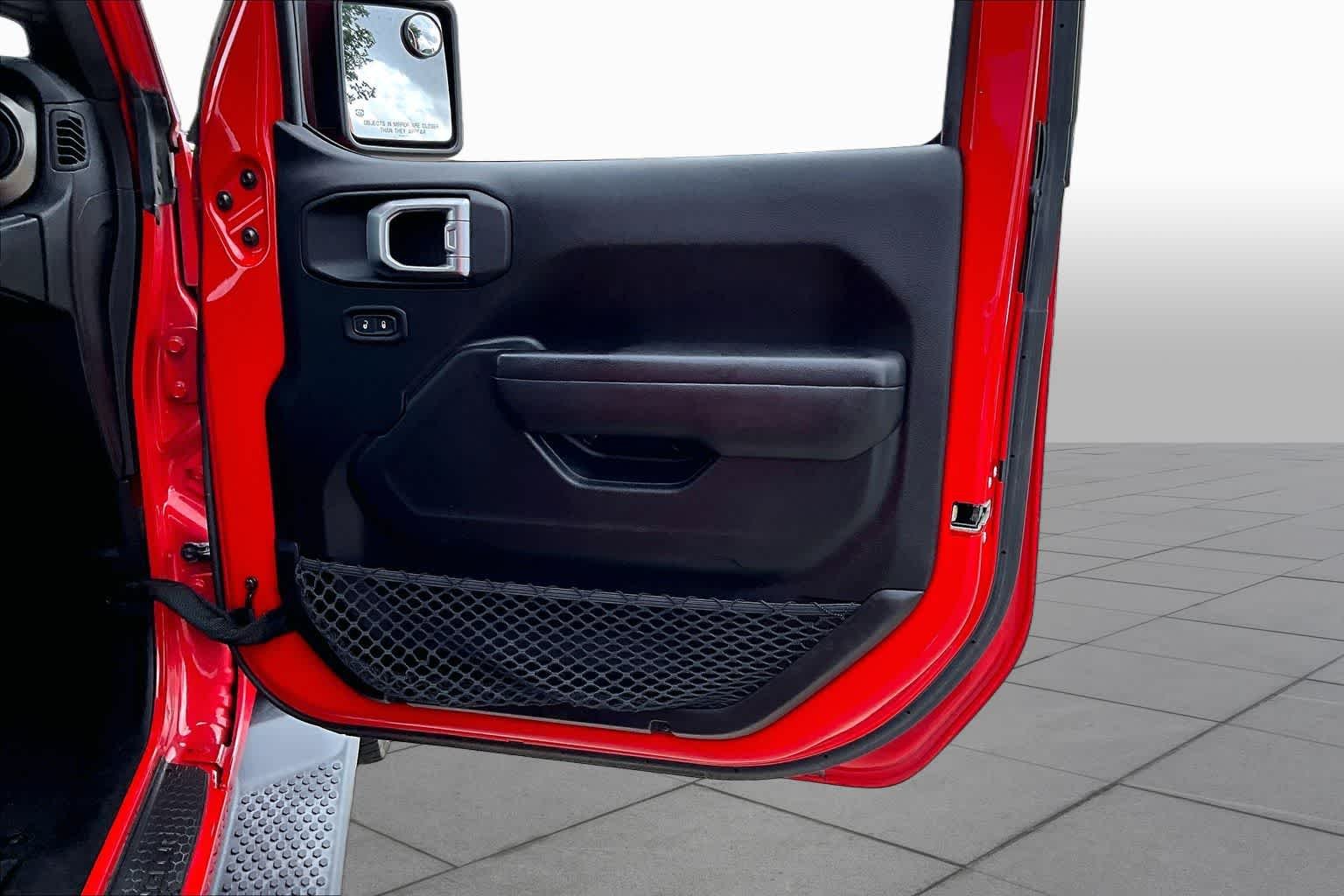 Used 2018 Firecracker Red Clearcoat Jeep Sport S image 21