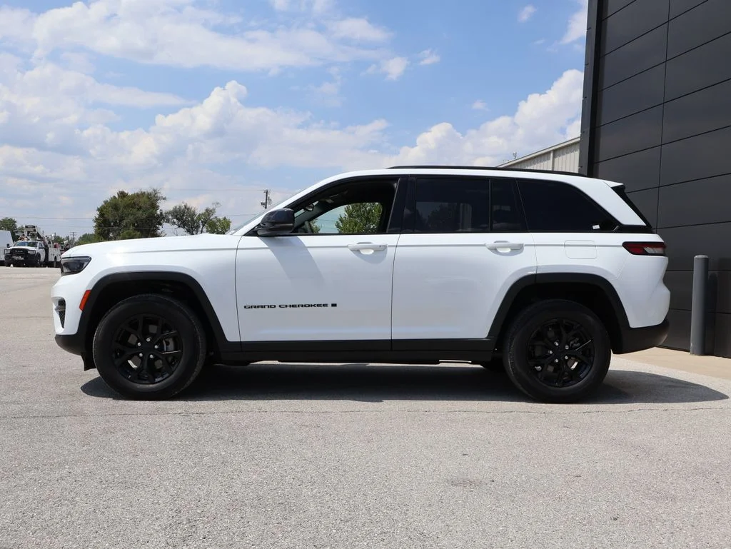 Used 2024 White Jeep Altitude image 2