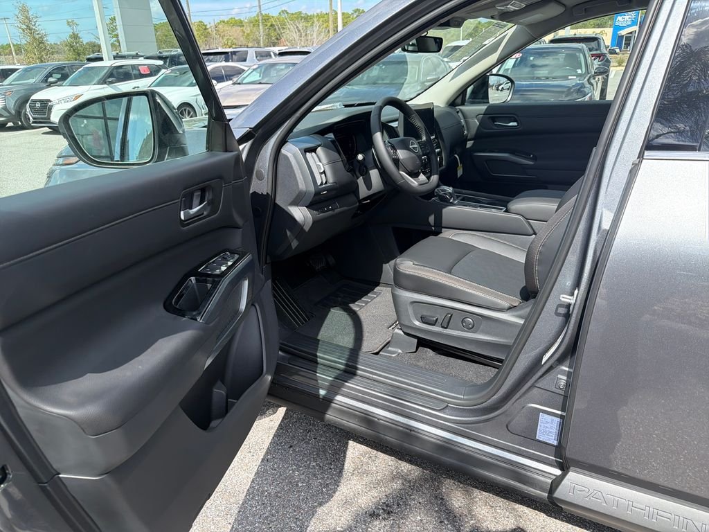 New 2026 Nissan Pathfinder SL 4D Sport Utility