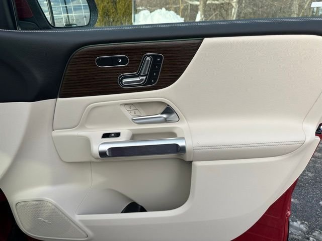 New 2026 MANUFAKTUR Patagonia Red Metallic Mercedes-Benz GLB 250 image 23