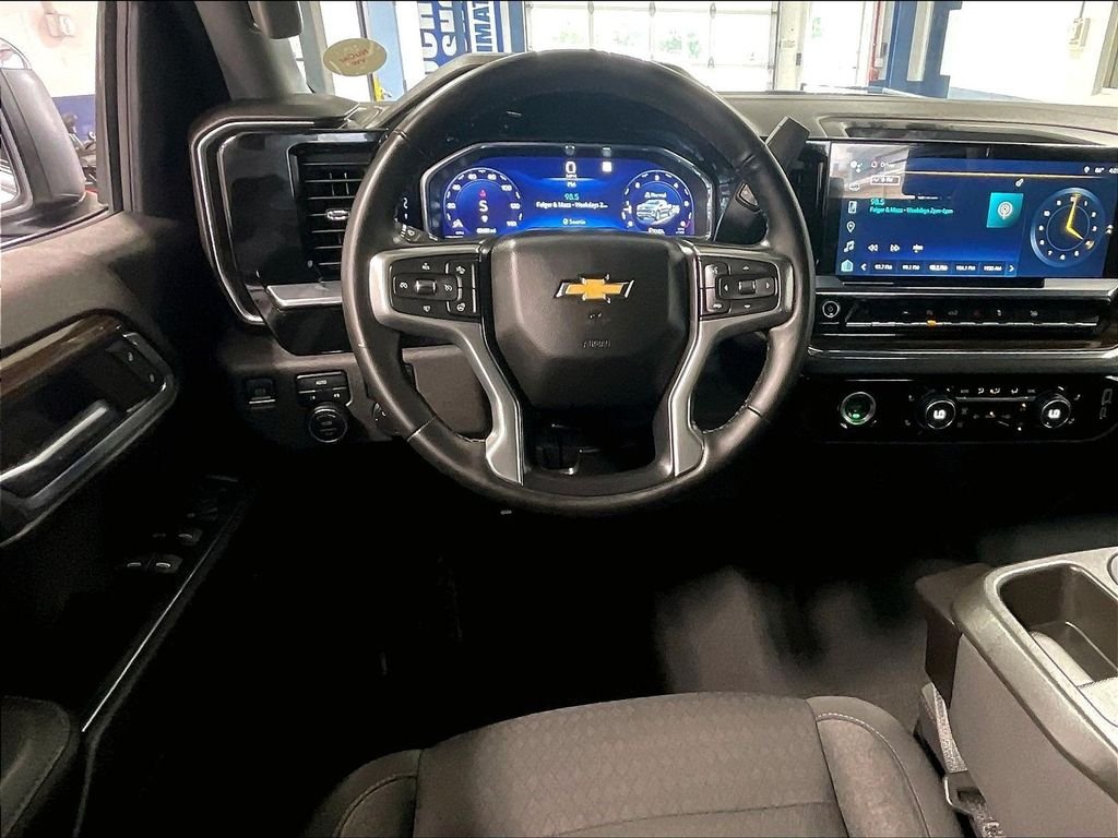 Used 2023 Gray Chevrolet LT image 17