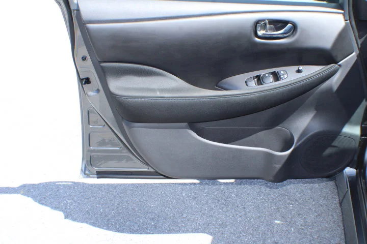 Used 2024 Gray Nissan S image 6