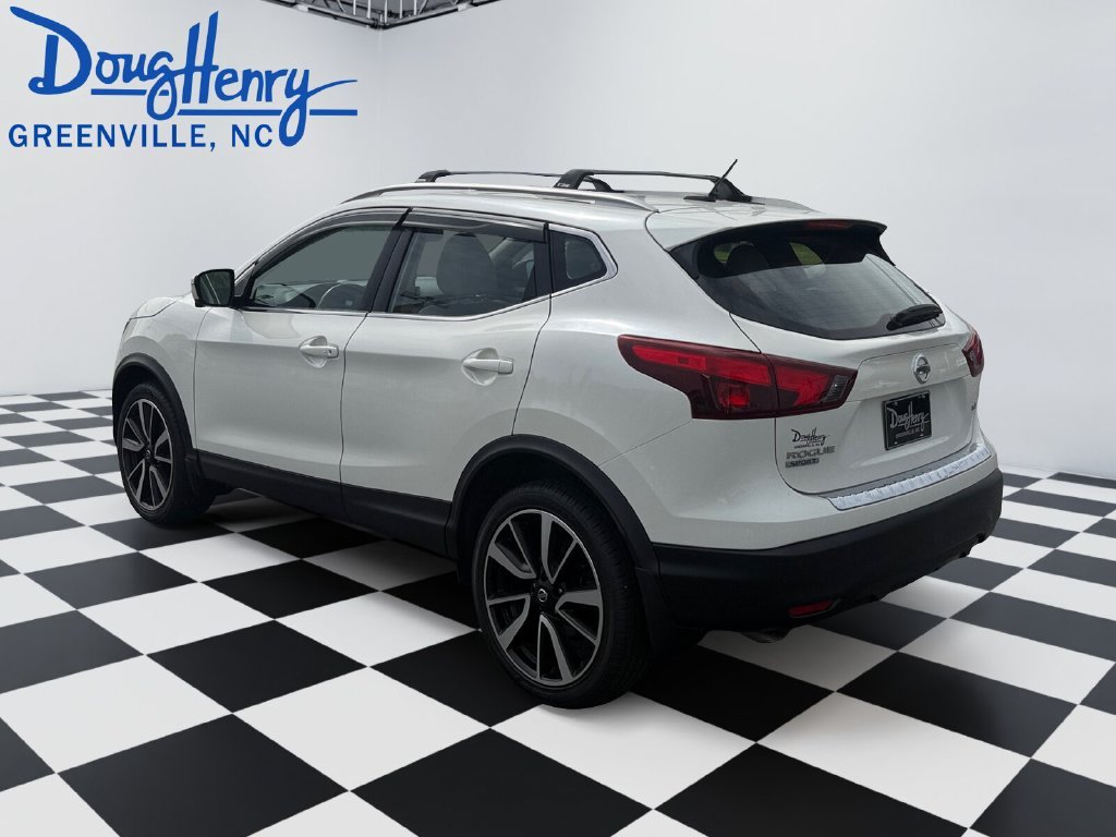 Used 2018 White Nissan SL image 3
