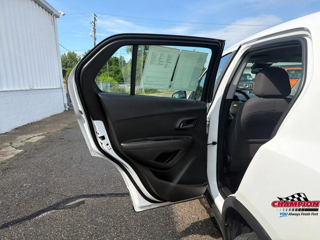 Used 2018 White Chevrolet LS image 18