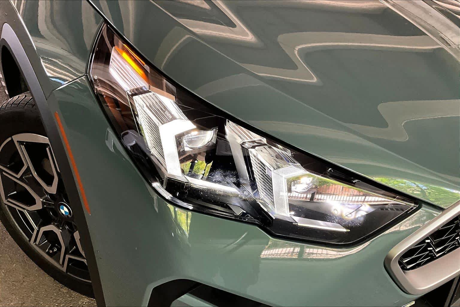 Used 2026 Cape York Green Metallic BMW xDrive28i image 27