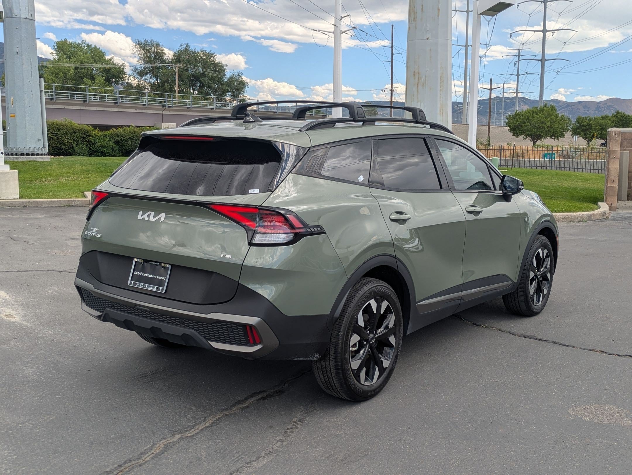 Used 2024 Jungle Green Kia X-Line image 5