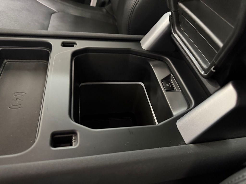 2023 Land Rover Defender SE - Photo 24