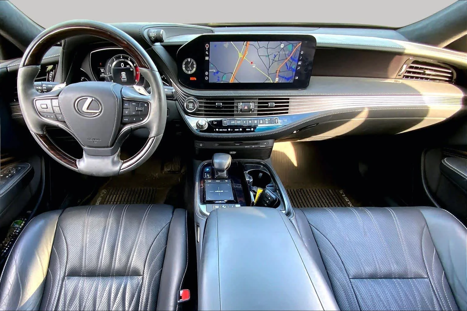 Certified Used 2022 CAVIAR Lexus  image 16