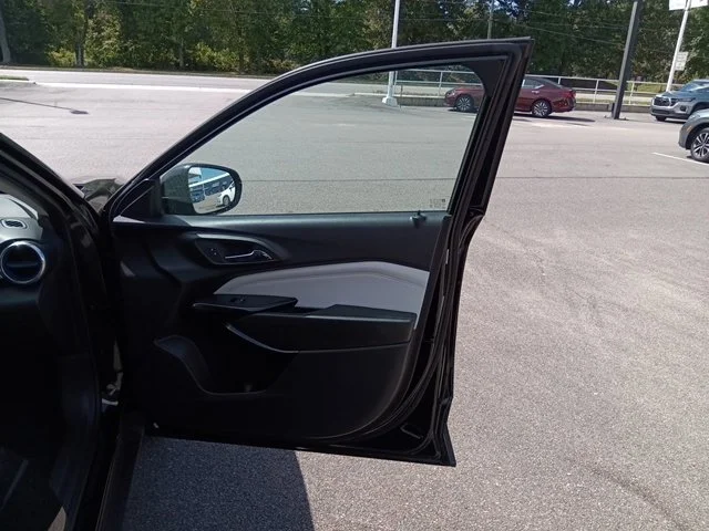 Used 2025 Black Chevrolet LT image 28