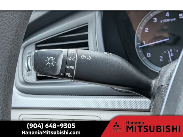 Used 2018 Black Hyundai SE image 26