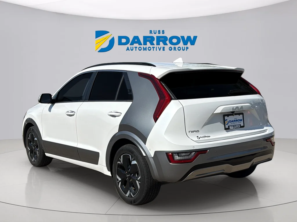 Used 2023 Snow White Pearl Kia Wave image 3