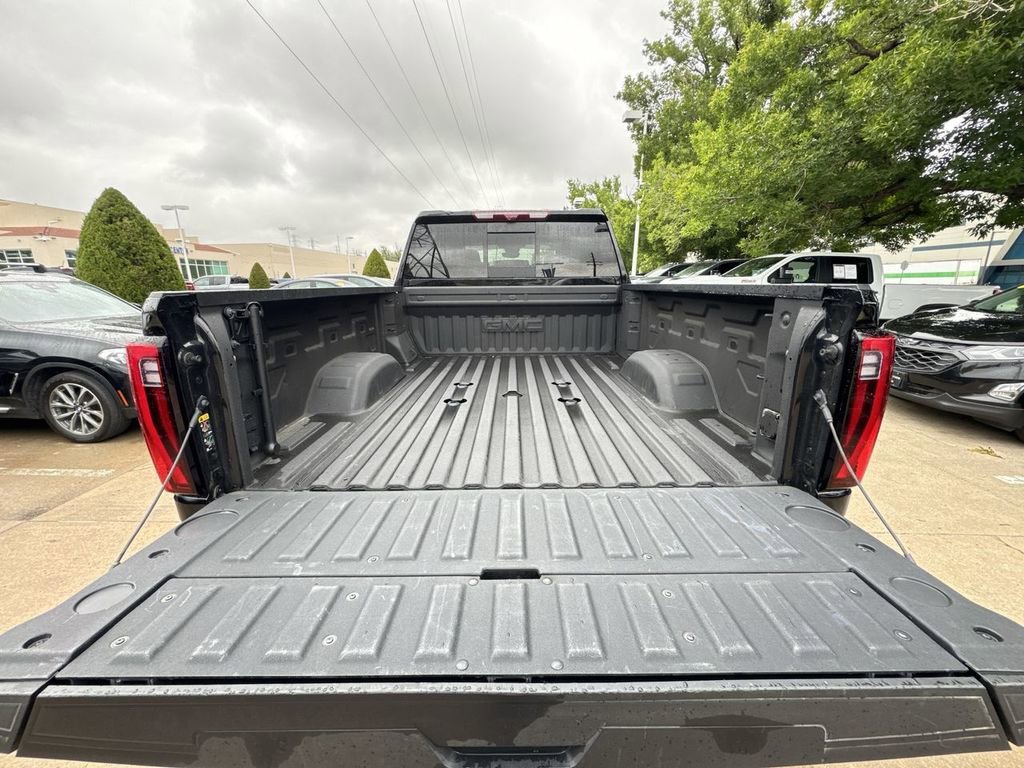 Used 2025 Onyx Black GMC Denali Ultimate image 29