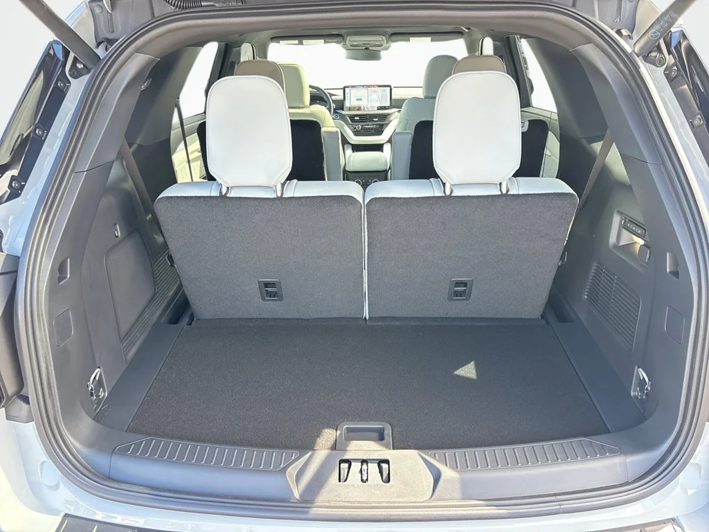 New 2027 Avalanche Gray Ford Platinum™ image 10