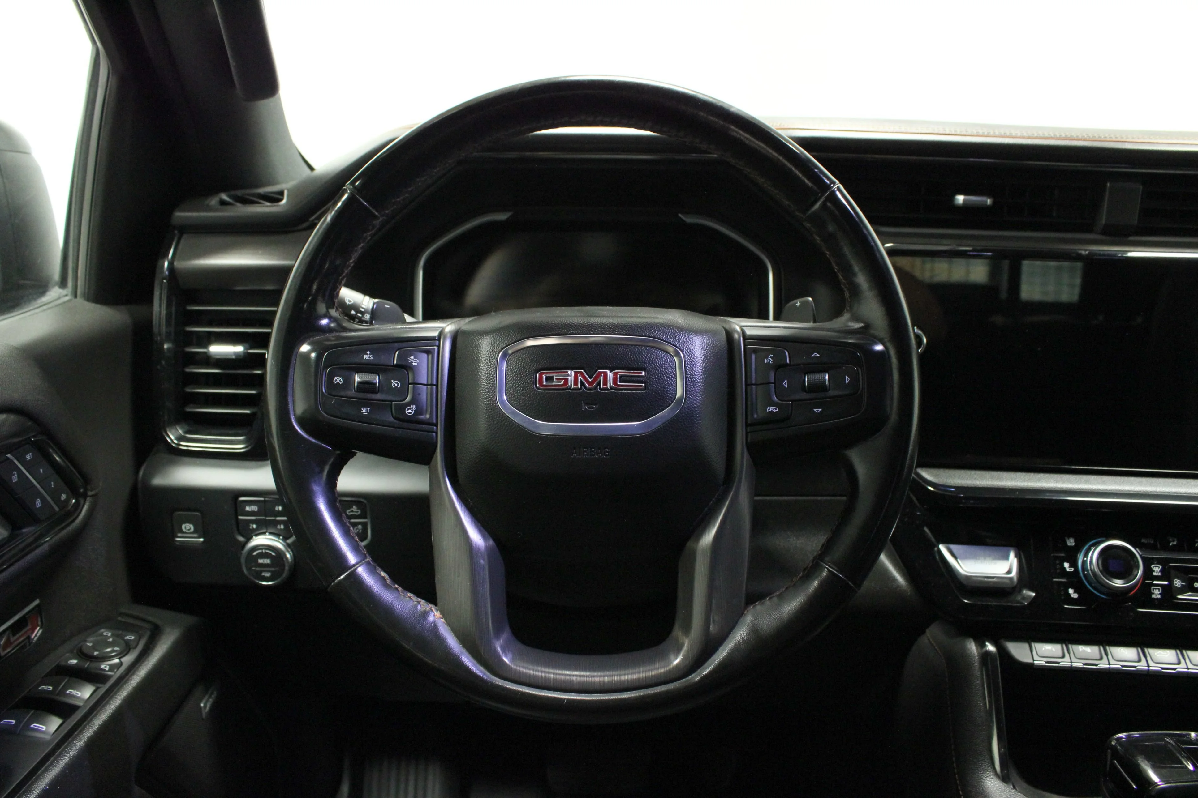 Used 2023 Onyx Black GMC AT4 image 22