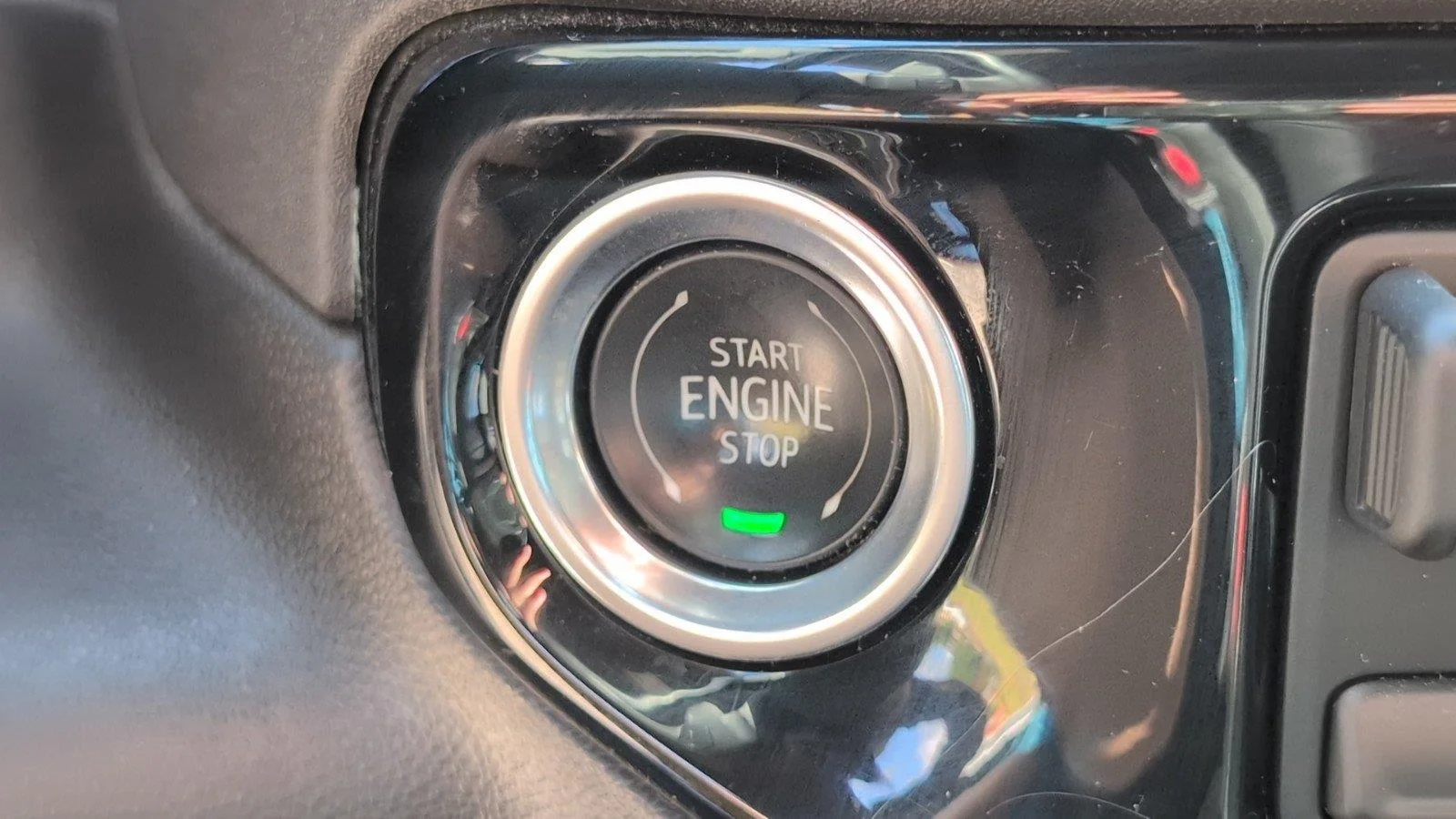 Used 2025 Summit White Chevrolet RST image 26