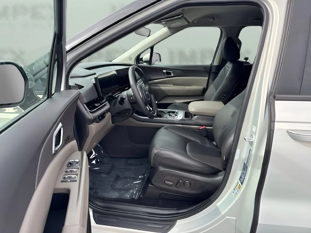 Used 2025 White Kia EX image 9