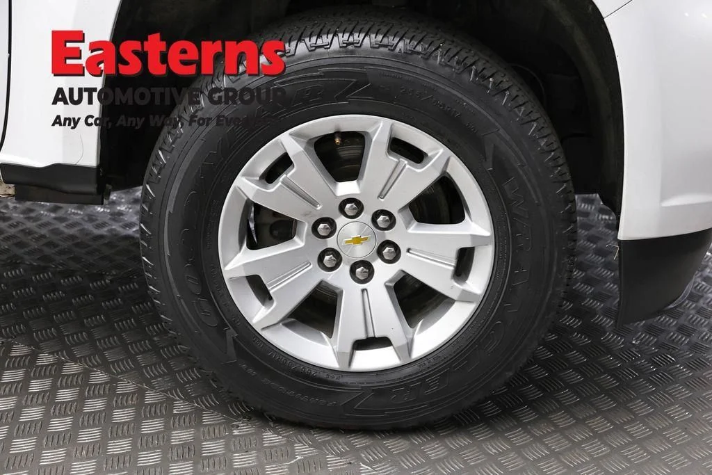 Used 2022 White Chevrolet LT image 34