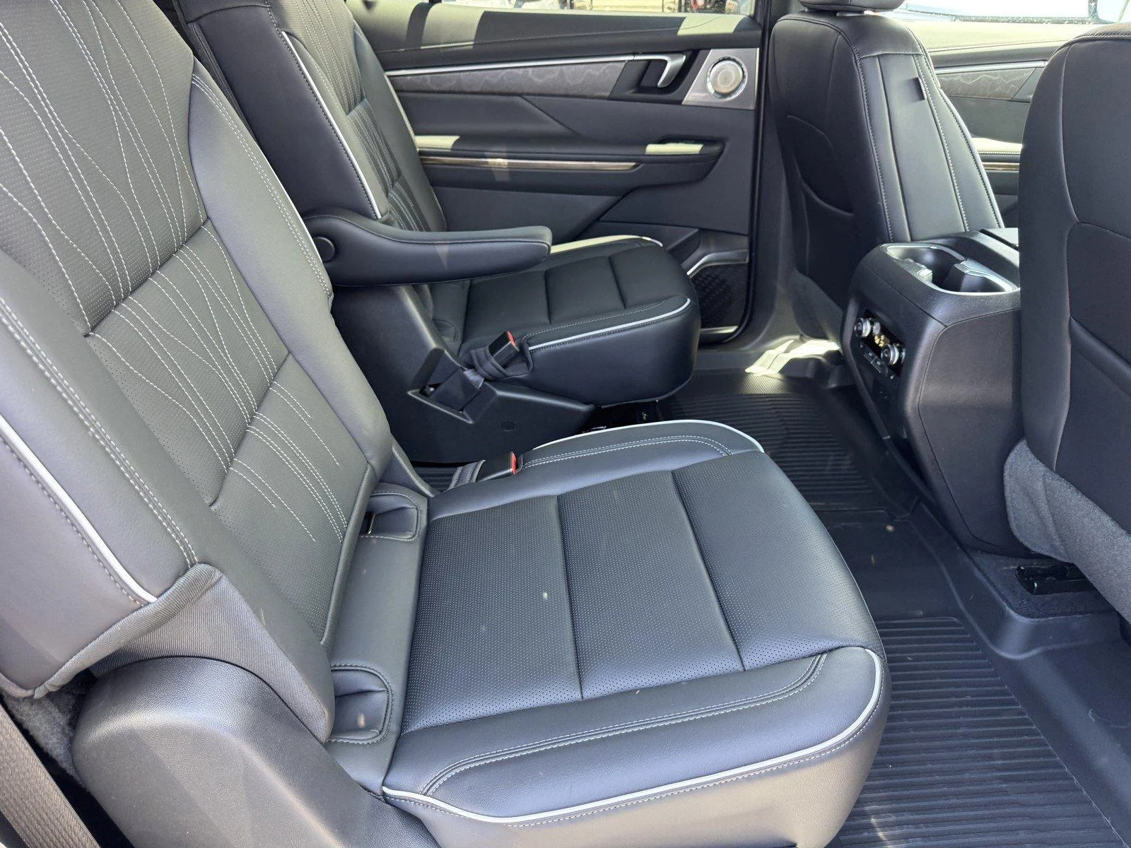 New 2026 Ebony Twilight Metallic Buick Avenir image 10