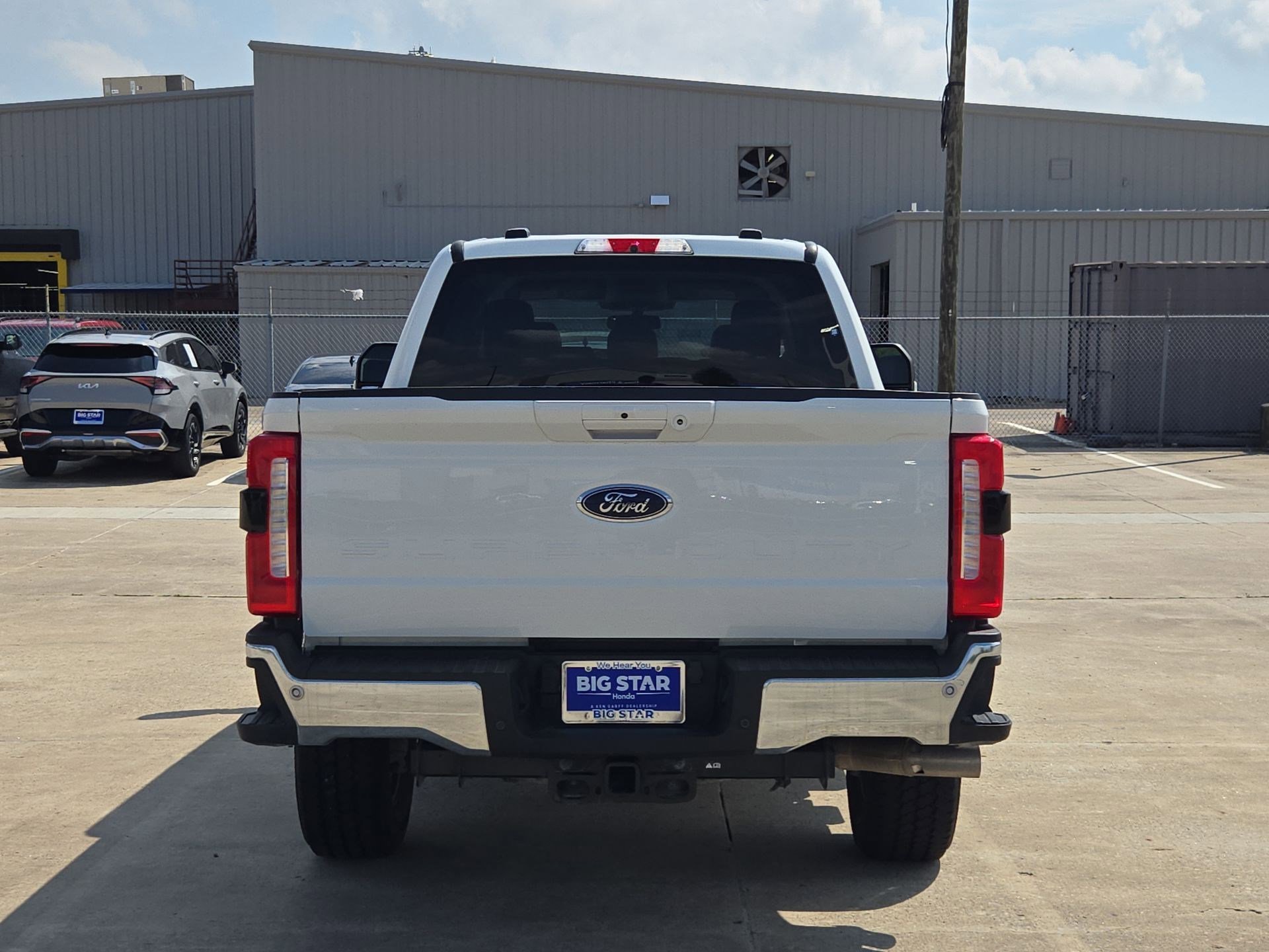 Used 2025 Oxford White Ford LARIAT image 4