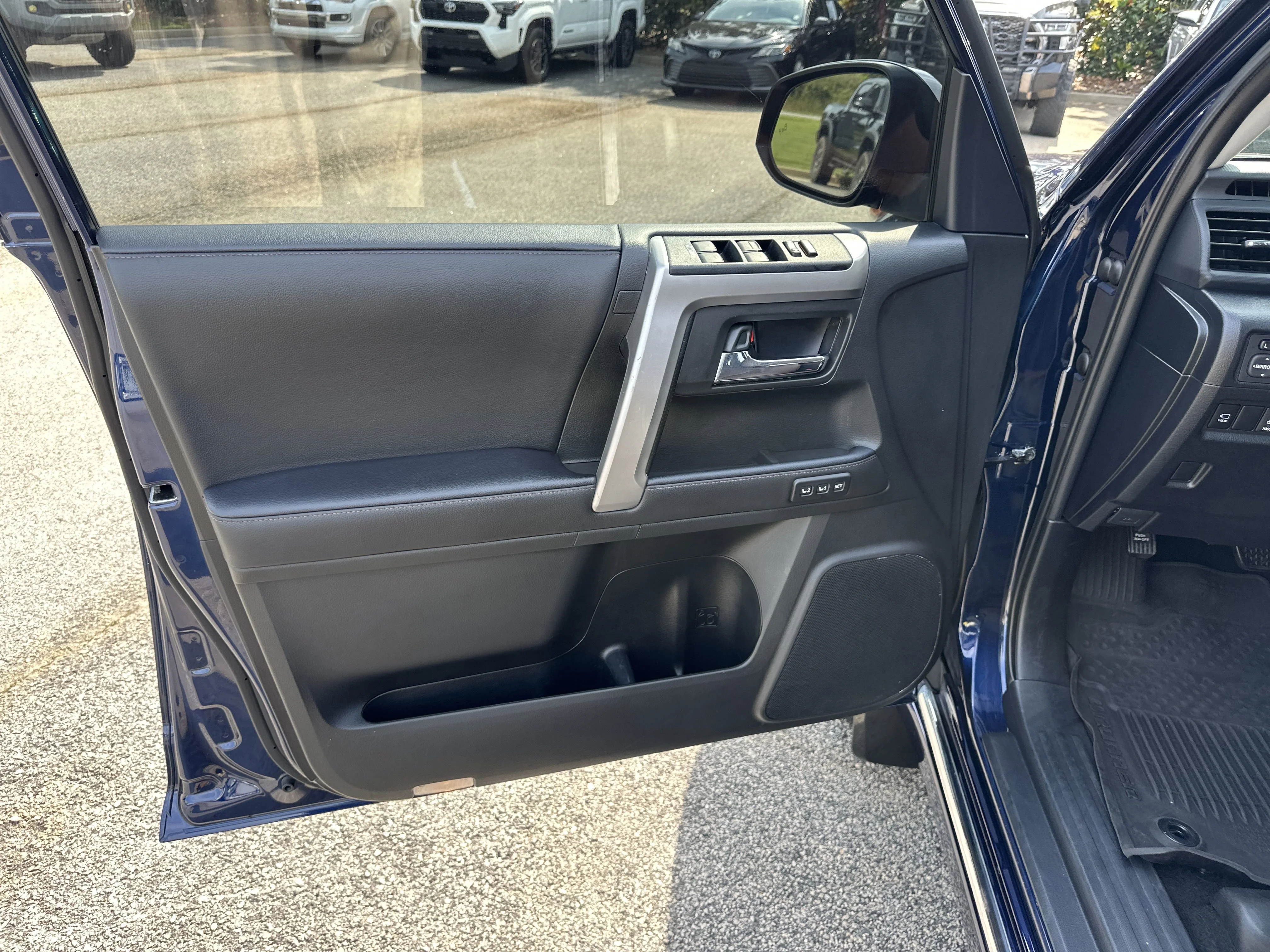 2022 Toyota 4Runner Limited - Photo 10