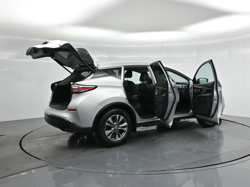 Used 2016 Silver Nissan SL image 5