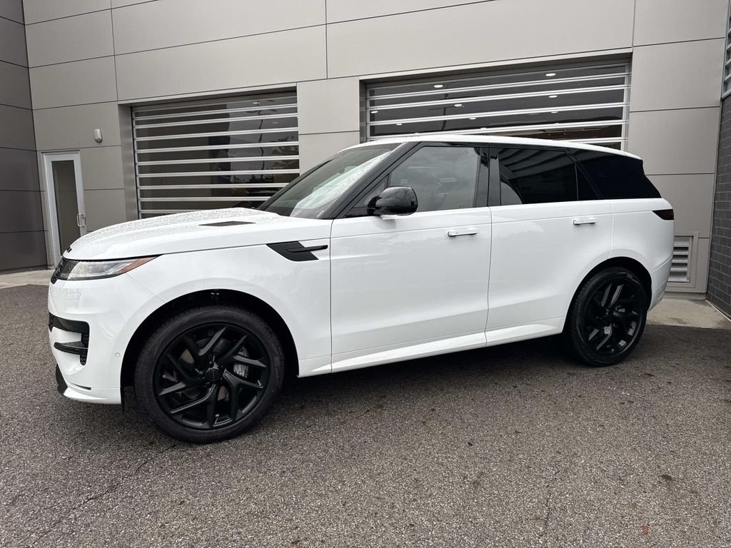 New 2026 Fuji White Land Rover Dynamic SE image 3