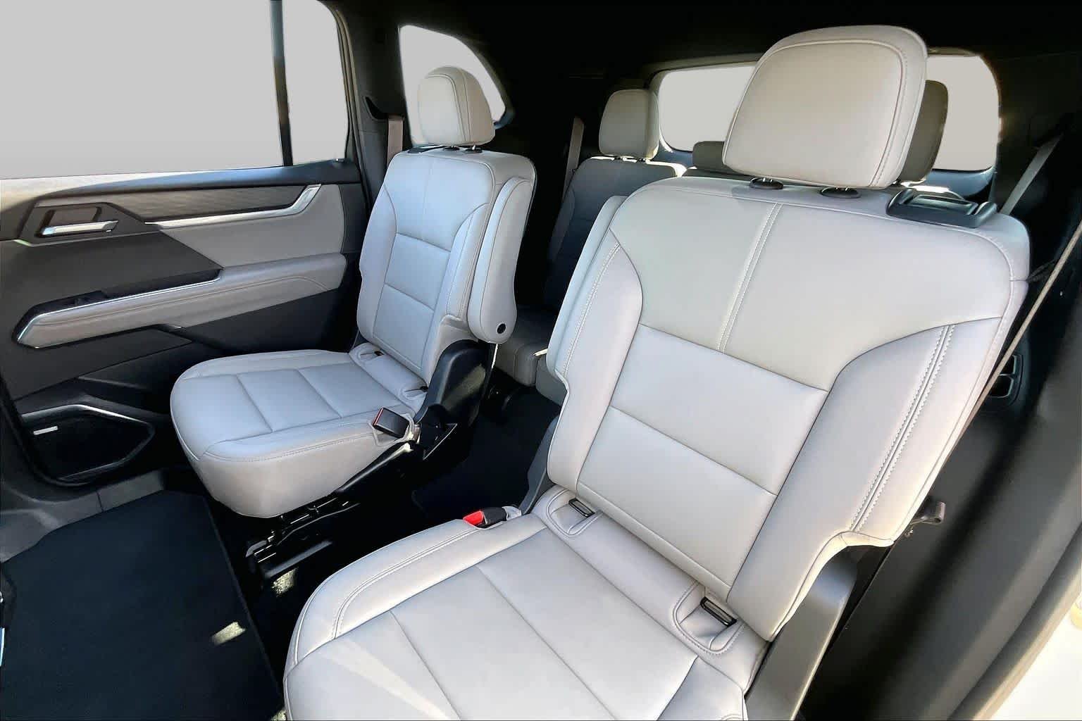 Used 2026 Summit White GMC FWD Elevation image 21