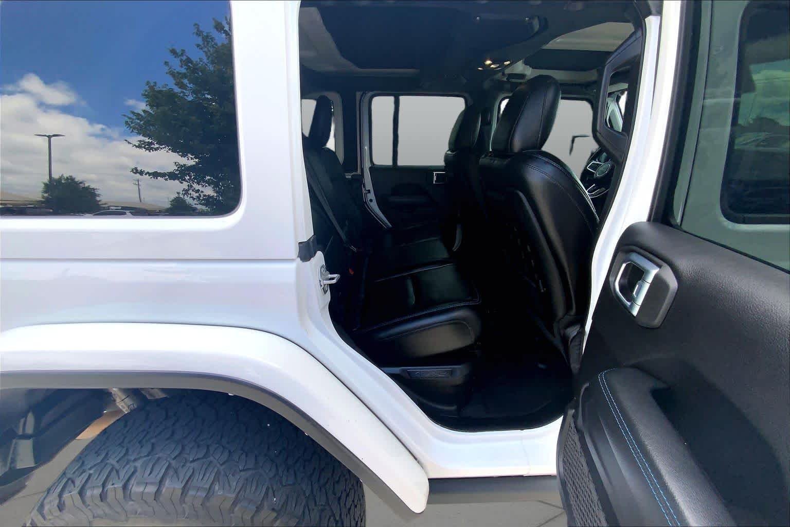 Used 2021 Bright White Clearcoat Jeep Unlimited Rubicon image 20