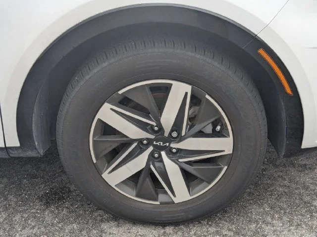 Used 2023 White Kia EX image 11