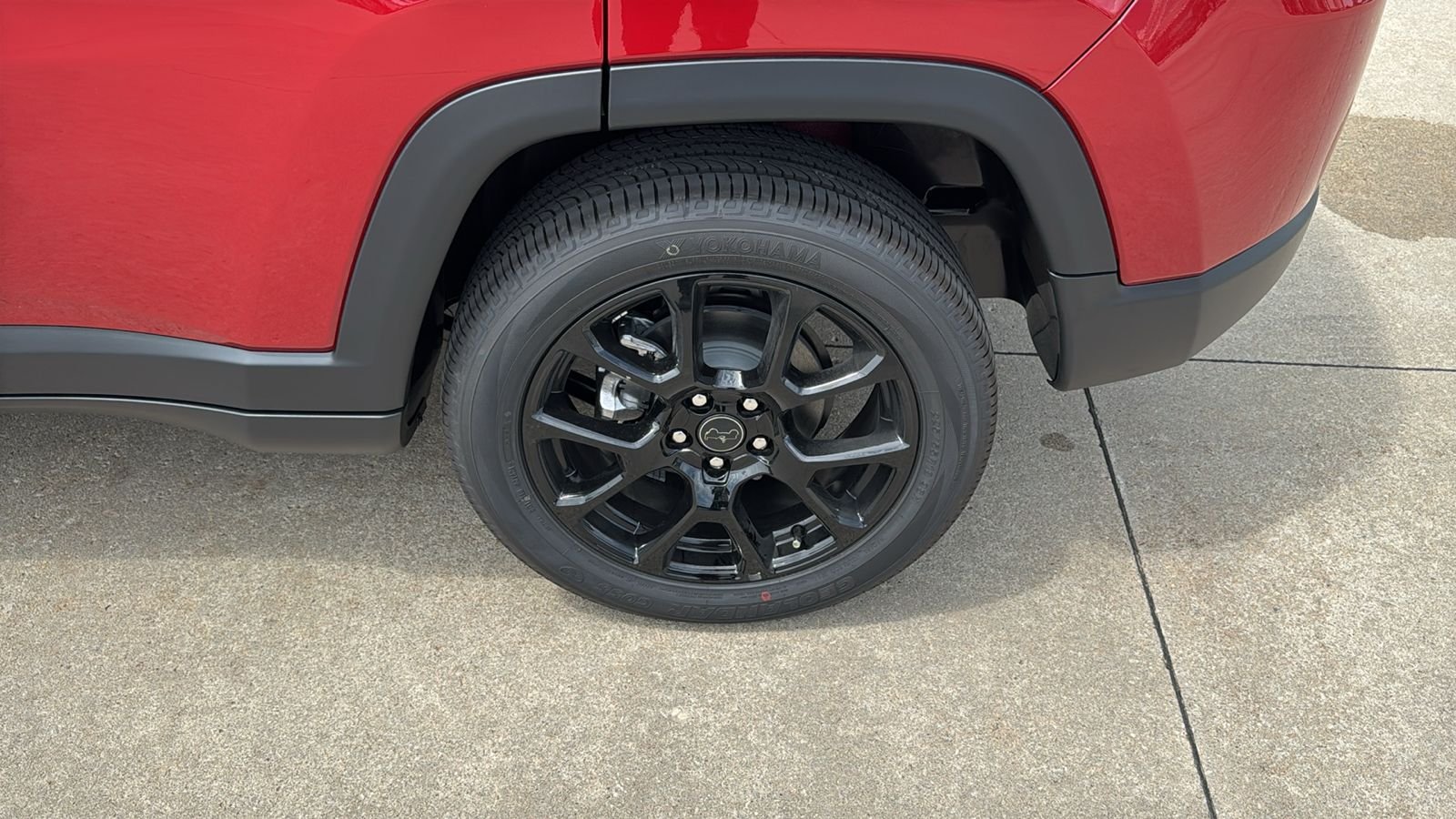 New 2026 Red Hot Pearlcoat Jeep Latitude image 8