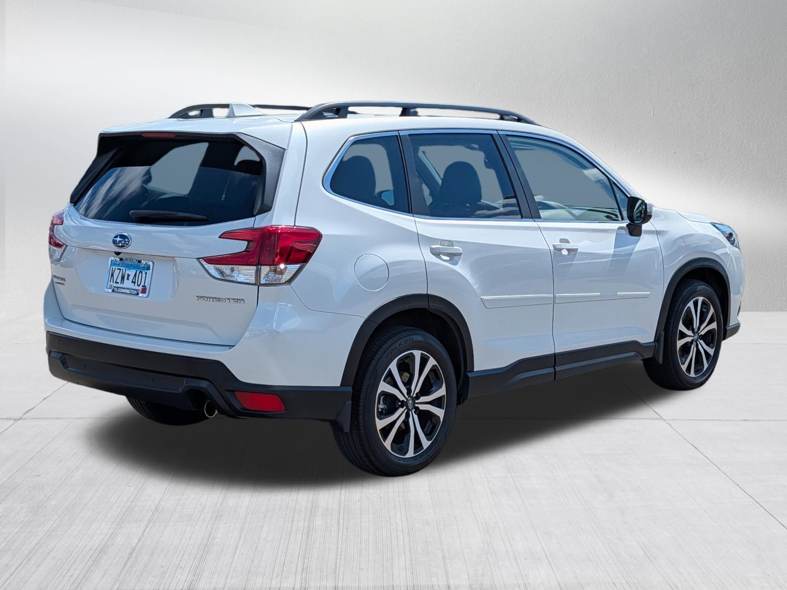Used 2023 Crystal White Pearl Subaru Limited image 7