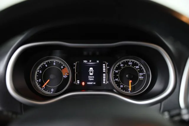 Used 2018 Gray Jeep Latitude Plus image 8