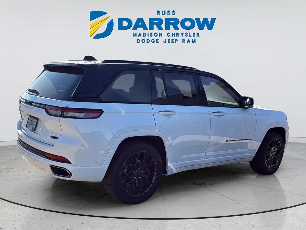 New 2025 Bright White Clear-Coat Exterior Paint Jeep Summit Reserve image 10