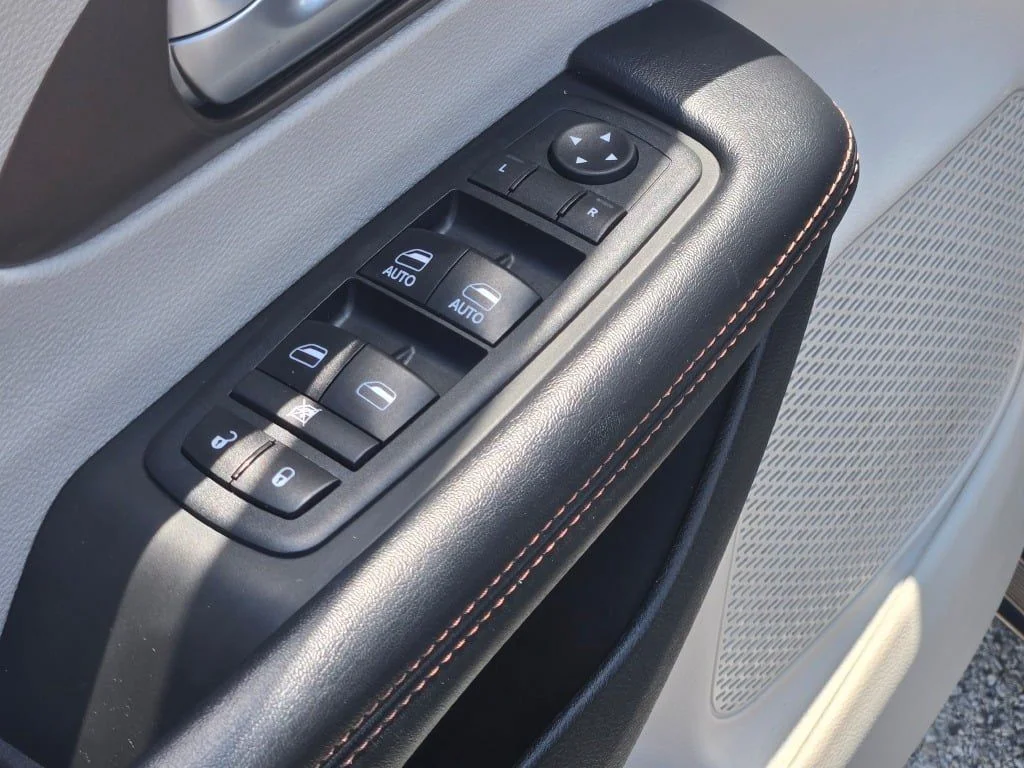 Used 2018 Gray Chrysler Touring Plus image 19