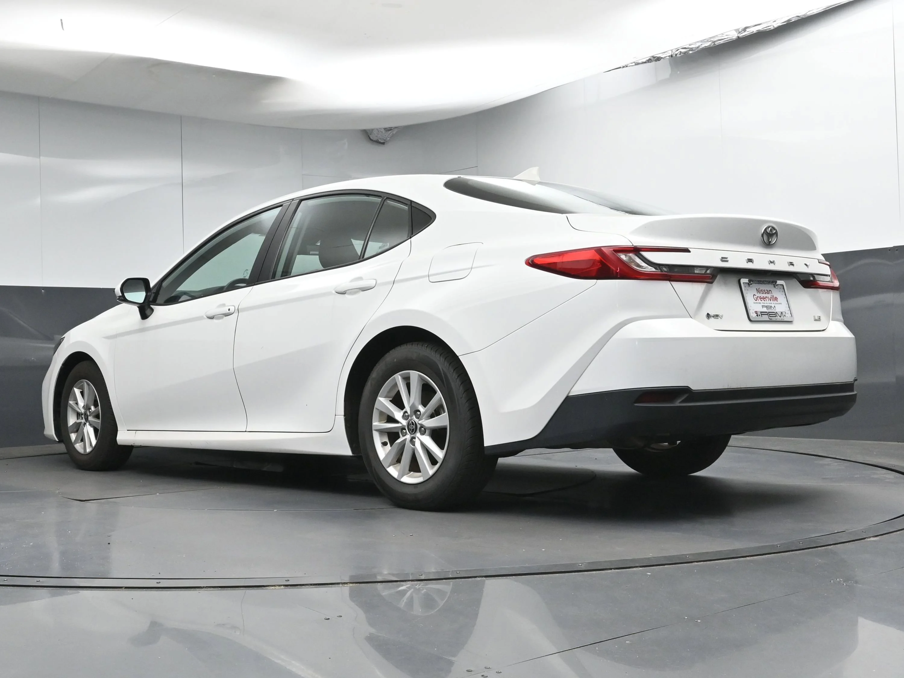 Used 2025 Ice Toyota LE image 26