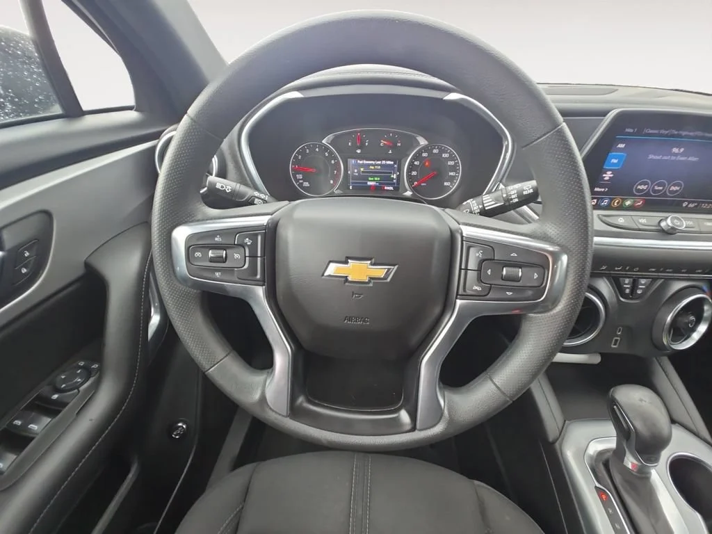 Used 2021 Summit White Chevrolet 2LT image 11