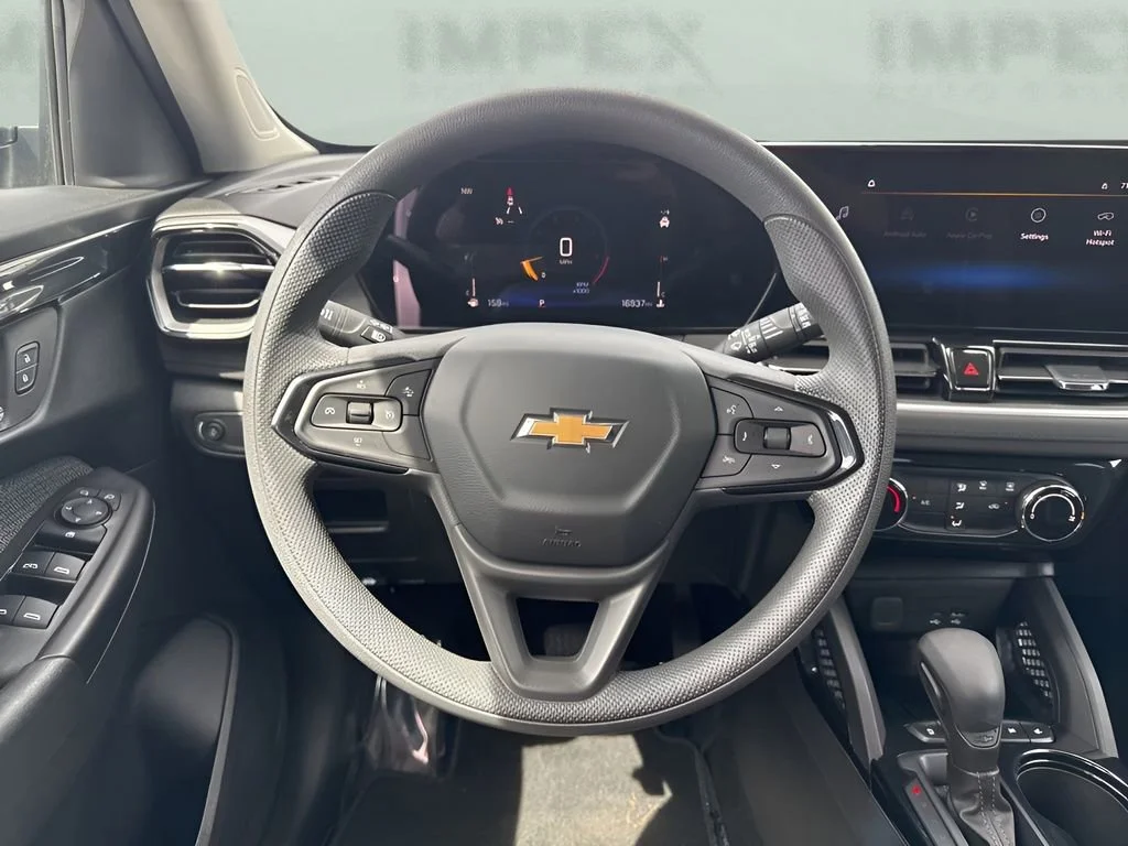 Used 2025 Summit White Chevrolet LT image 14