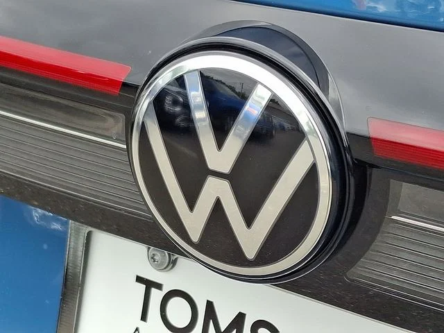 New 2025 Blue Volkswagen 1.5T SE image 18