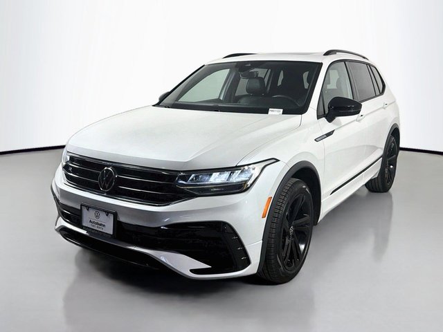 Pre-Owned 2023 Volkswagen Tiguan SE R-Line Black