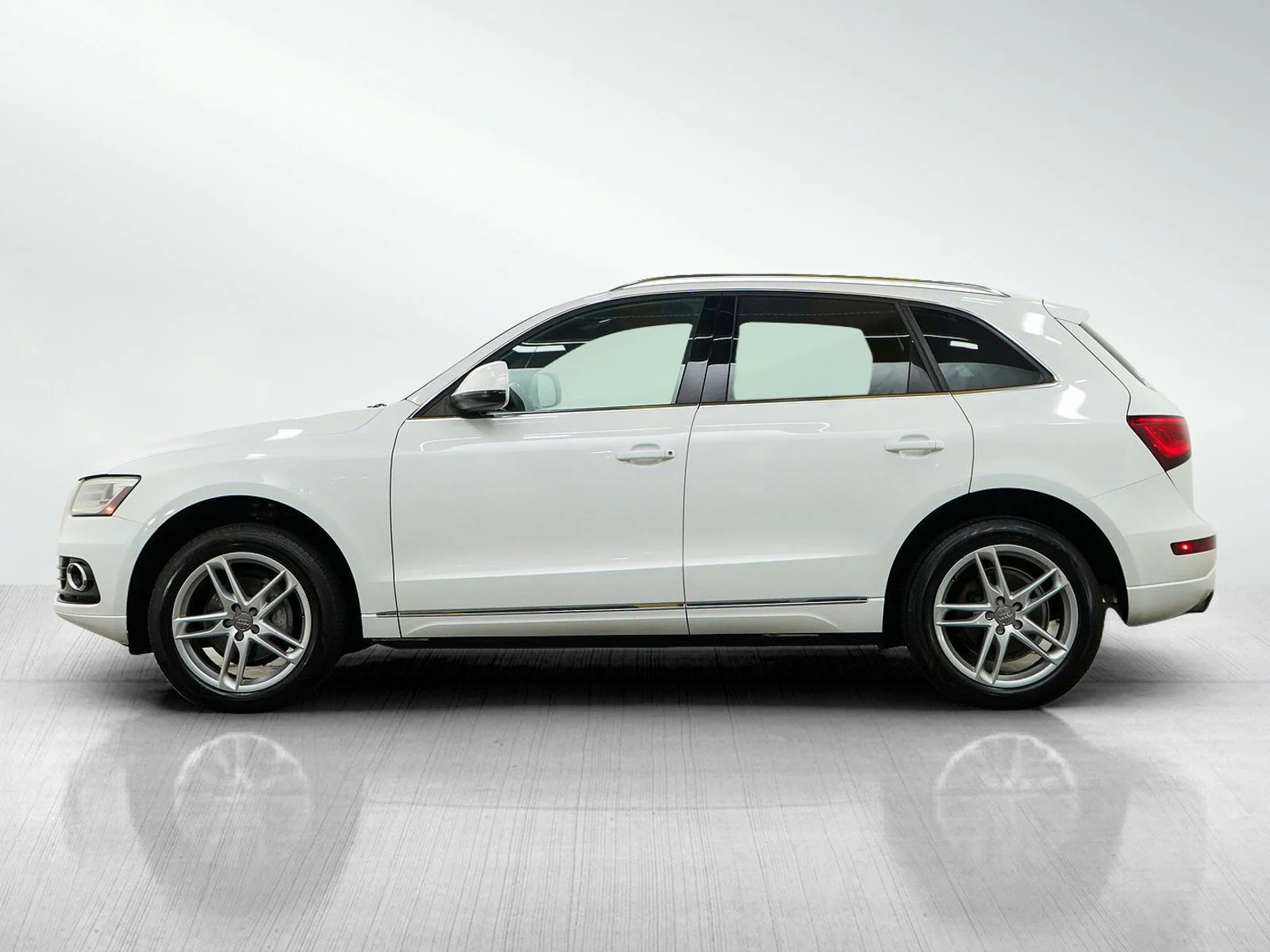 Used 2013 Audi Q5 Premium with VIN WA1LFAFP5DA027694 for sale in Wayzata, Minnesota