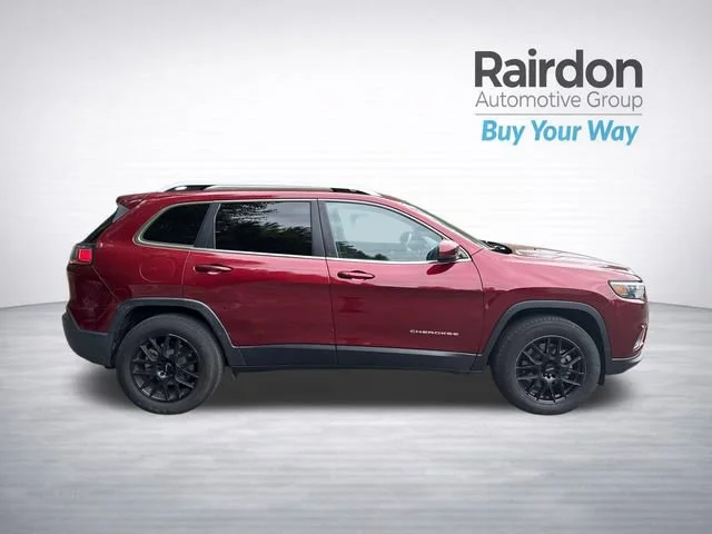 Used 2019 Velvet Red Pearlcoat Jeep Latitude Plus image 8